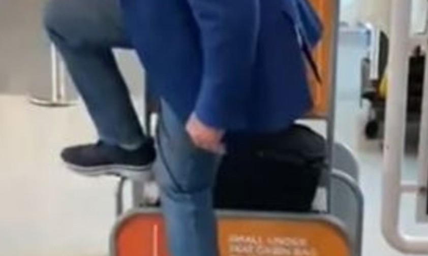 Was nicht passt, wird passend gemacht: Der Mann in Aktion.