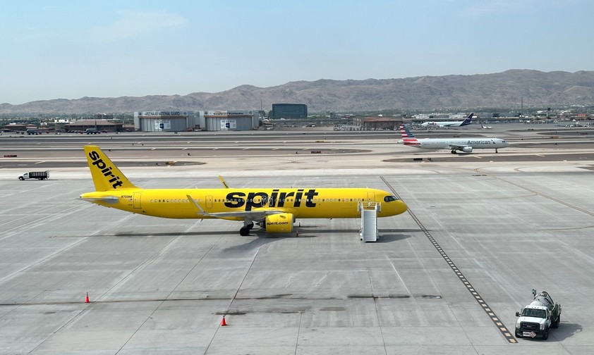 Flugzeuge von Spirit und American AIrlines in Phoenix: Die gleben Flieger heben nicht mehr ab.