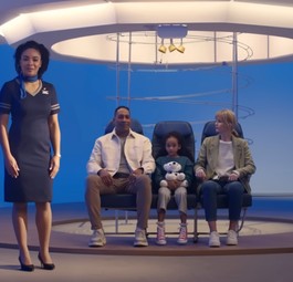 Flugbegleiterin von United Airlines: Das problematische Kleid ist an den schultern zu eng geschnitten.
