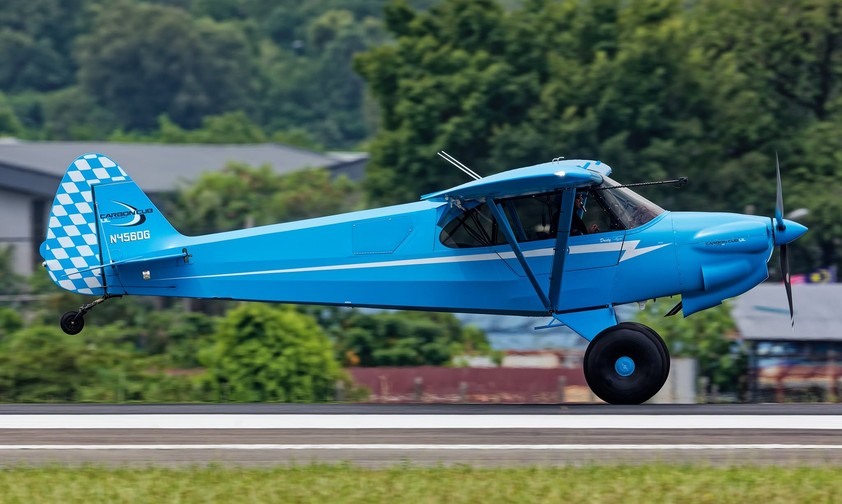 Mit einer Carbon Cub UL von den USA nach Australien: Pilot Green bei der Landung in Malaysia.