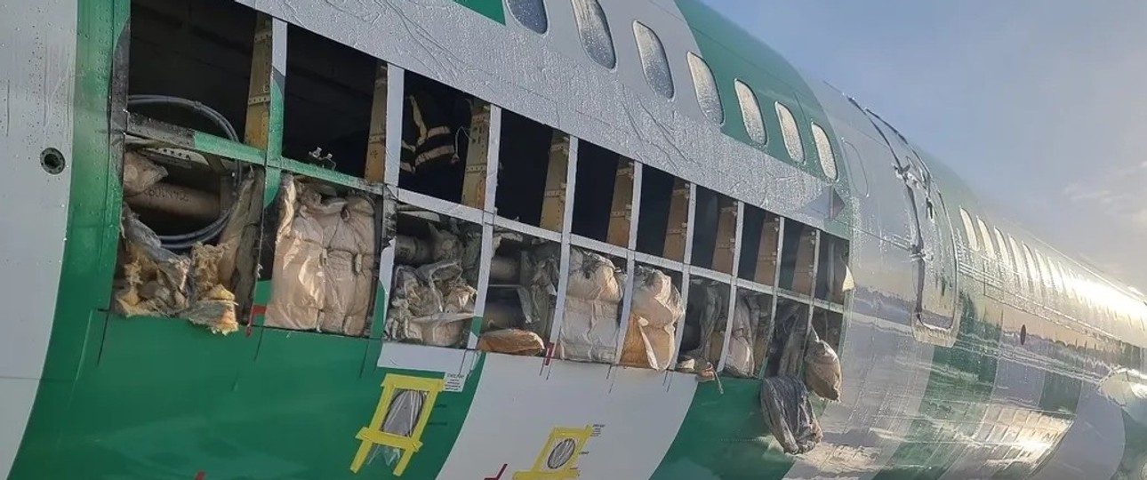 Die D-ABOL bei der Zerlegung in Wales: Flog zuvor für Condor.