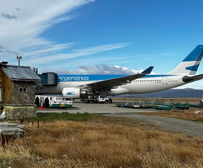Airbus A330 von Aerolineas Argentinas in Ushuaia: Die Airline gehört künftig den Angestellten.