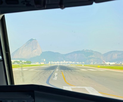 Blick aus dem Cockpit einer ATT 72 von Voepass: Die Flieger heben vorerst nicht mehr ab.