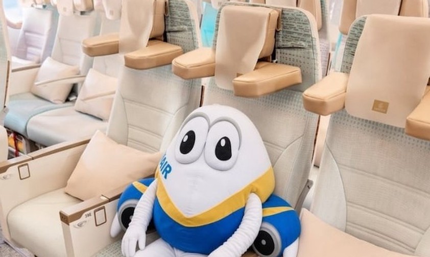 Ryanair-Maskottchen im Emirates-Sitz. «Hasse es», schrieb die Airline darunter. 