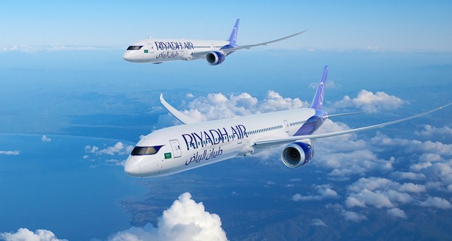 Riyadh Air hat 28 weitere Boeing 787 Dreamliner fest bestellt und übt damit Optionen aus einer Bestellung aus dem Jahr 2023 aus. Gleichzeitig wandelt die saudi-arabische Fluggesellschaft 20 der bestellten Flugzeuge in die größere Variante Boeing 787-10 um. Mit dem Ausbau der Flotte will Riyadh Air ihr Ziel untermauern, bis 2030 mehr als 100 Ziele weltweit zu bedienen.