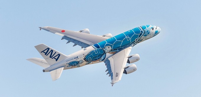 Airbus A380 von All Nippon Airways: Hier im Flug zu sehen ist das erste Exemplar mit dem ...