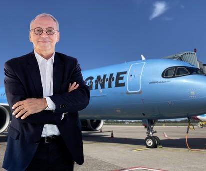 La-Compagnie-Chef Christian Vernet vor einem Airbus A321 Neo: Künftig folgt auch mindestens ein A321 XLR.