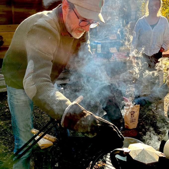 Campfire Barista im Hali Puu-Forest
