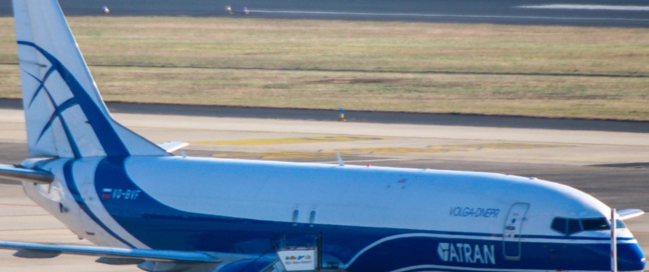 Die in Köln gestrandete Boeing 737 F von Atran: Kann Deutschland nicht mehr verlassen.