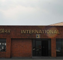 Terminal des Flughafens von Kathmandu: Angestellte sollen derzeit so wenig wie möglich heizen.
