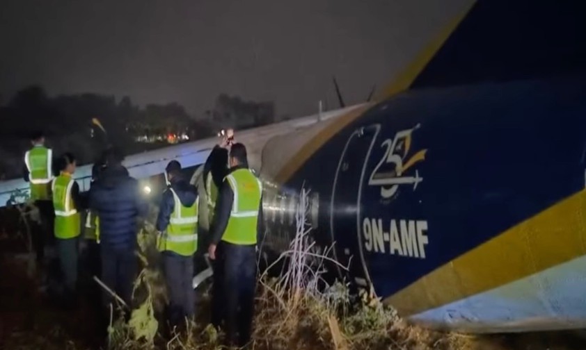 Die verunglückte ATR 72 von Buddha Air: Überschoss die Landebahn in Bhadrapur.