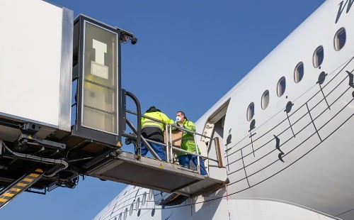 Entladung einer Boeing 777.