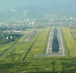 Piste des Tribhuvan International Airport: Miserabler Zustand.