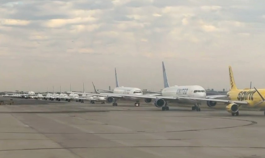 newark flugzeugschlange