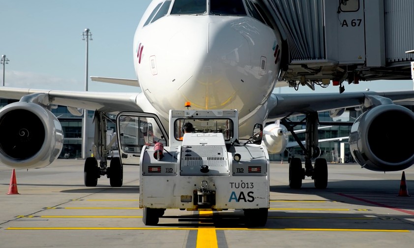 Pushback-Fahrzeug von AAS in Zürich: Rückzug möglich.
