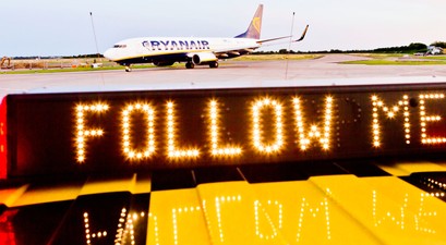 Ryanair-Jet am Flughafen Bremen.