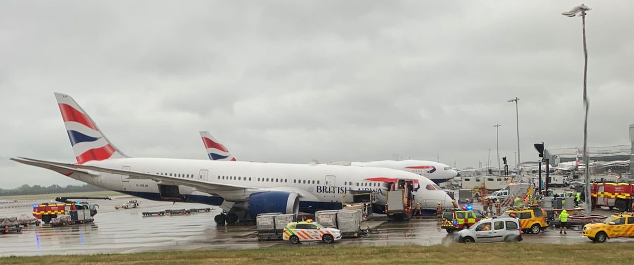 Zwischenfall am Freitag (18. Juni) am Flughafen London Heathrow: Beim Flugzeug von ...