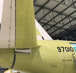 Endmontage eines Sukhoi Superjets für City Jet: Brussels Airlines bekommt drei Stück.