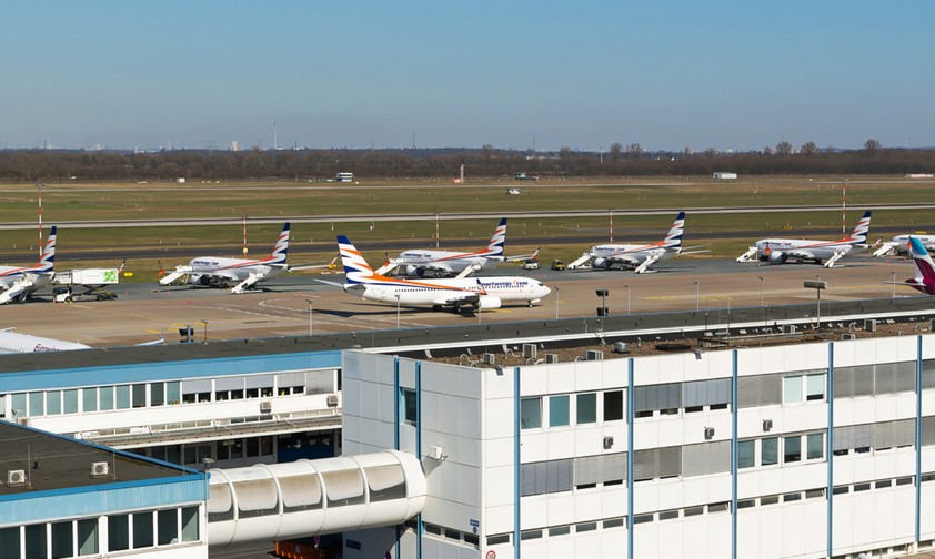 Sieben Smartwings-Flugzeuge am Flughafen Düsseldorf: Seltener Anblick.
