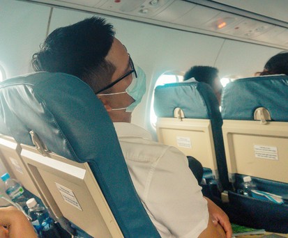 Flugkabine in Corona-Zeiten: Maske ist obligatorisch.