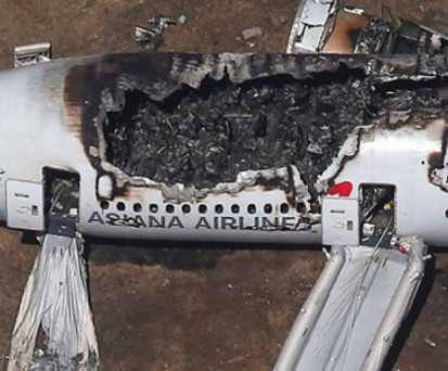 Ausgebrannte Asiana-Maschine: Boeing schiebt die Schuld der Crew zu.