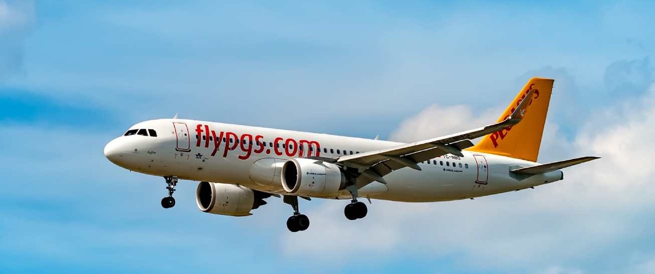 Airbus A320 von Pegasus Airlines: Eine Flugbegleiterin zeigte drei Passagiere an.