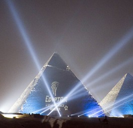 Egypt-Air-Logo auf den Pyramiden: Schwierige Zeiten.