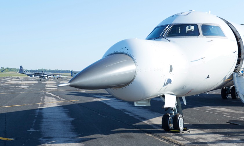 Die Bombardier CRJ700 mit dem Kennzeichen N804X: Testet Technik für Kampfjets.