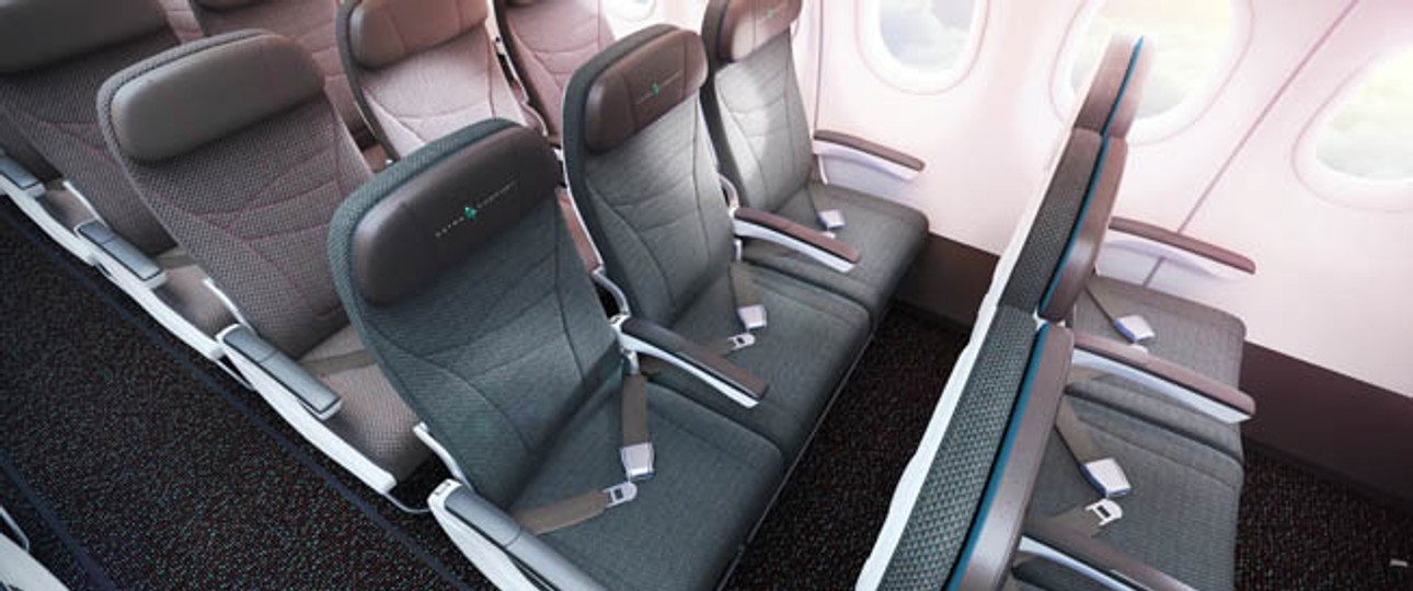 Die Premium Economy heißt offiziell Extra Comfort und unterscheidet sich von der Economy durch einen um 5 Zoll größeren Sitzabstand von 36 Zoll oder 91 Zentimetern. Zudem stehen USB-Anschlüsse und Steckdosen zur Verfügung.