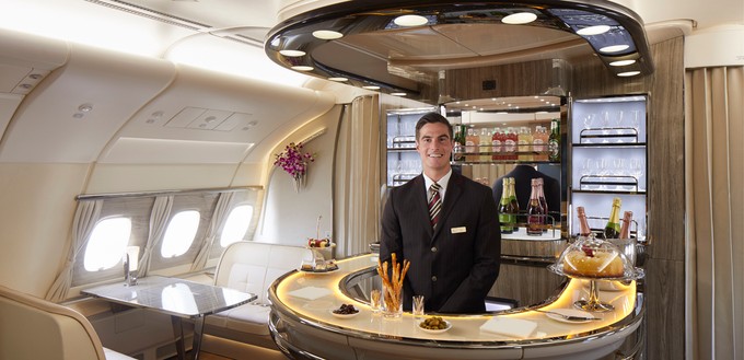 Das Design der Bordbar im A380 wurde bereits früher angepasst und heller gemacht.