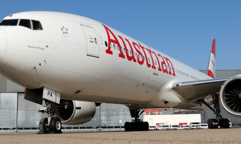 Flugzeug von Austrian Airlines: Die Sommersaison führt zu Stress.