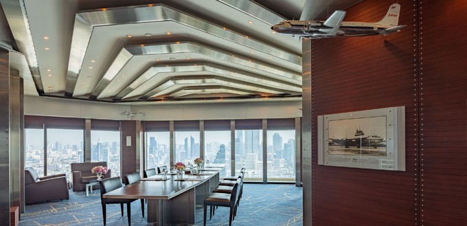 Blick von der Paribatra Helikopter Lounge auf die Skyline von Bangkok