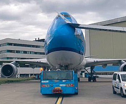 Die Flügelspitze des Airbus A330 von KLM...