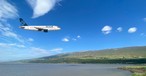 Airbus A319 von Niceair über dem Fjord Eyjafjörður vor Akureyri. Start in rund 100 Tagen.

&nbsp;