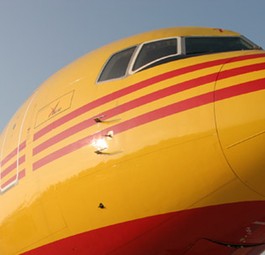 <strong>15. November:</strong> DHL bestellt neun Boeing 767-300 BCF. Die zusätzlichen Frachter stellen den bislang größten Einzelauftrag des Logistikkonzerns für das Umbaufrachtermodell dar.