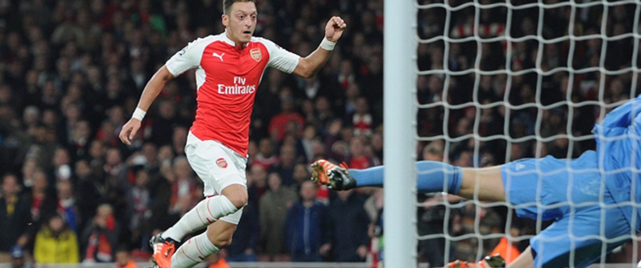 Arsenal-Spieler Özil: Fliegt 14 Minuten nach Norwich.