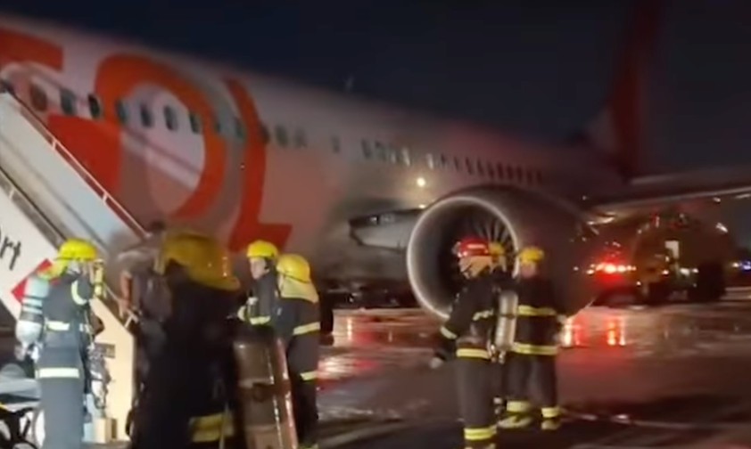 Flugzeug nach der Kollision: An Bord wurde niemand verletzt.