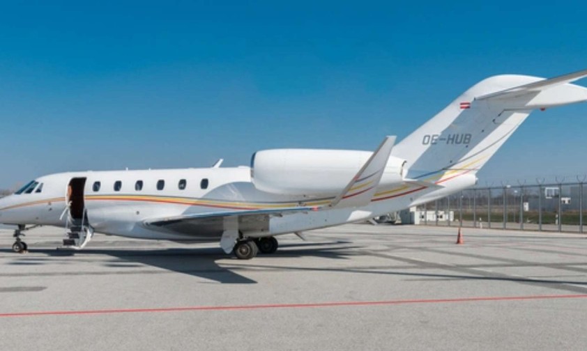 Die Cessna Citation X von Bairline: Die Maschine vor ihrem Ausflug in den Schnee.