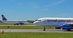 Flieger von Small Planet: Auch in Polen am Boden.