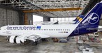 Der A320 von Lufthansa, der für die Europawahl wirbt.