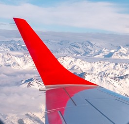 Blick aus einer Embraer E195 von Austrian Airlines: Das Modell wird öfters zwischen Wien und der Schweiz eingesetzt.