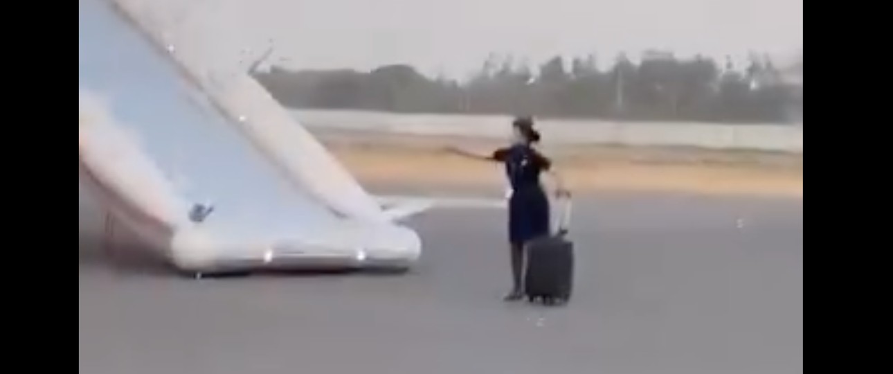 Flugbegleiterin von Indigo: So geht es nicht.