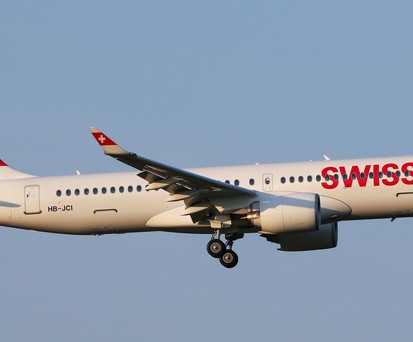 Airbus A220-300 von Swiss: Die Airline beschleunigt den Austausch der Schutzausrüstung.