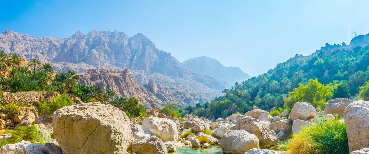Zwischen Bergen, Wadis und Wüste zeigt Oman ganz unterschiedliche Seiten.