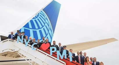 United Airlines feiert den Erstflug 2026 nach Mallorca: Die Airline fliegt im Sommer Newark-Mallorca sechsmal pro Woche.