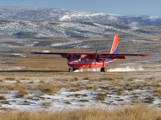 Die Britten-Norman Islander ist die zivile Version. Sie wird an vielen Orten im Kurzstreckenverkehr eingesetzt.