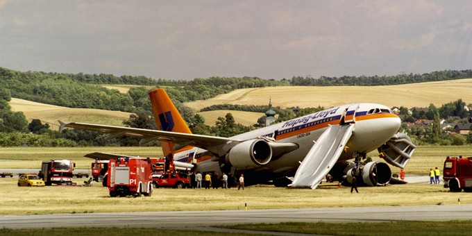 Den Job kostet ihn bei der Bruchlandung eines Airbus A310 von Hapag Lloyd im Jahr 200 fast das Leben.