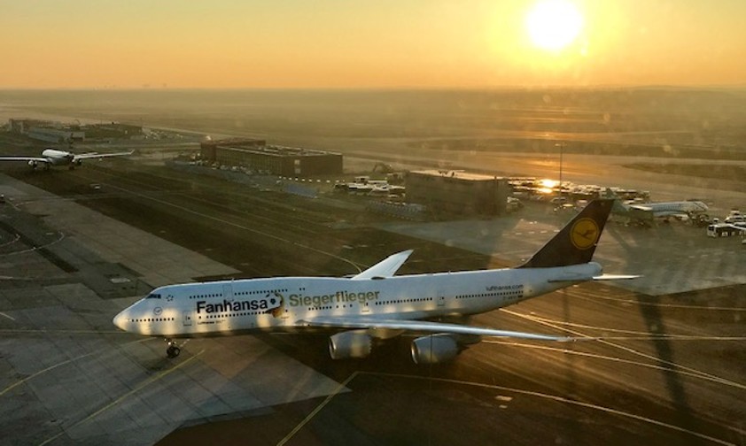Queen of the Skies von Lufthansa in der Fanhansa- beziehungsweise Siegerflieger-Bemalung.