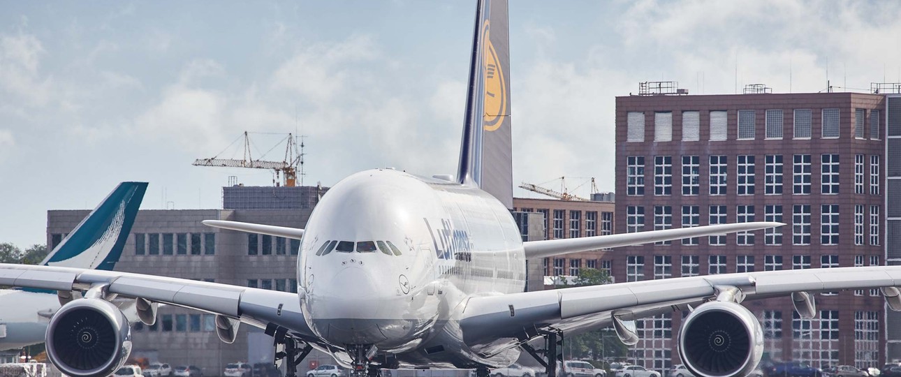 Airbus A380 von Lufthansa: Die D-AIMJ machte sich als dritter Superjumbo der Airline auf dem Weg nach Teruel.