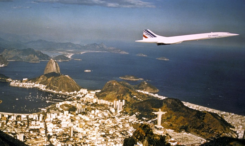 Eine Concorde von Air France über Rio de Janeiro: Am 21. Januar 1976 startete das Flugzeug in den Liniendienst.